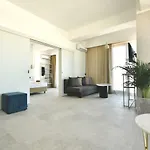 Lemon Cliff Luxury מלון מאמאיה