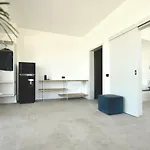 Lemon Cliff Luxury מלון מאמאיה