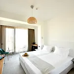 Lemon Cliff Luxury מלון