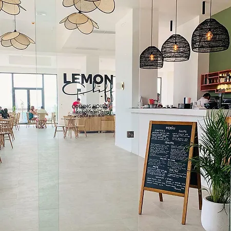 Lemon Cliff Luxury מאמאיה